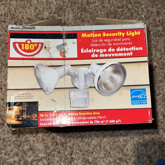 Globe Electric HZ-5412-WH 180 Degree Motion Activated Security Light - Picture 5 of 7